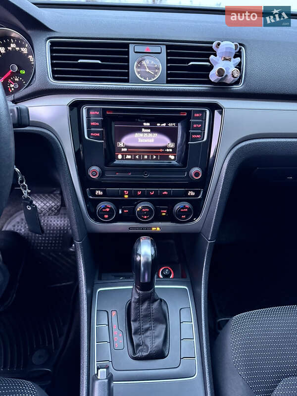 Седан Volkswagen Passat 2015 в Києві