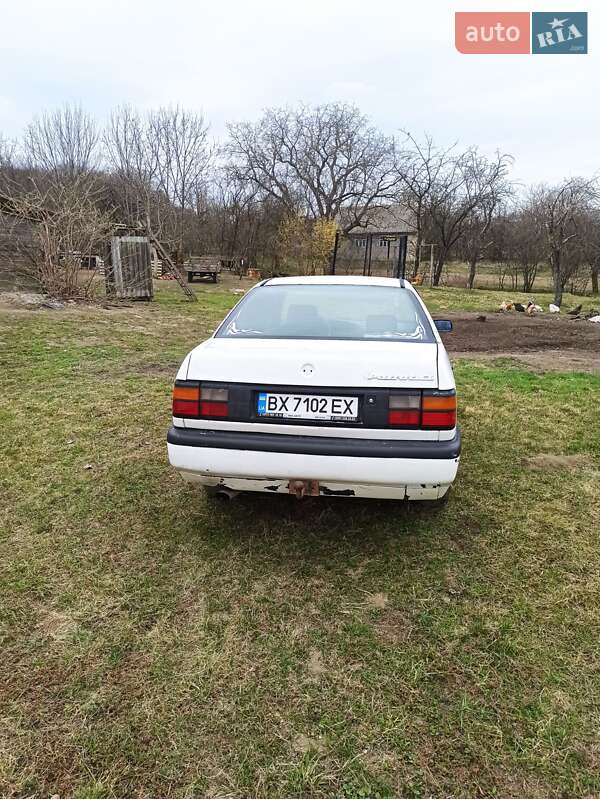 Седан Volkswagen Passat 1989 в Новій Ушиці