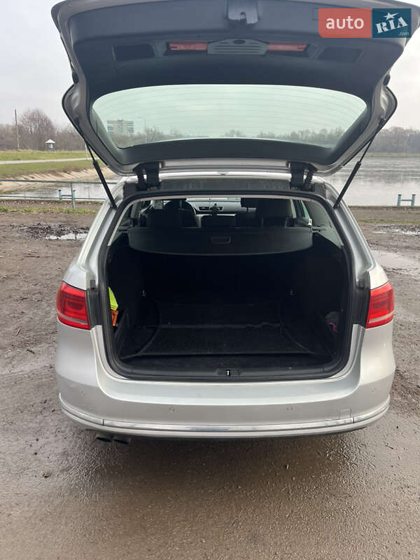 Універсал Volkswagen Passat 2013 в Івано-Франківську