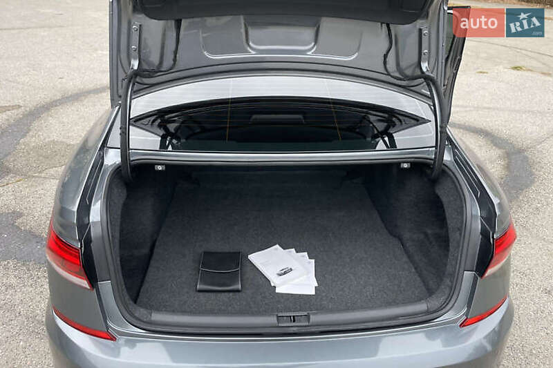 Седан Volkswagen Passat 2021 в Киеве