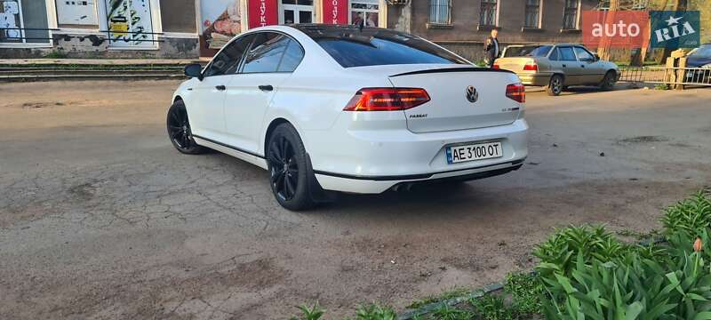 Седан Volkswagen Passat 2015 в Кривом Роге