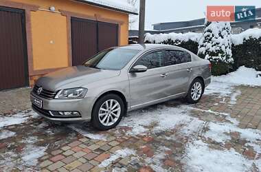 Седан Volkswagen Passat 2013 в Мукачевому