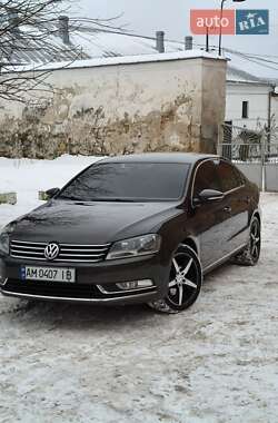 Седан Volkswagen Passat 2012 в Житомире