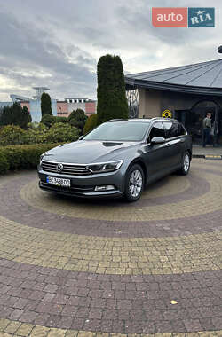 Універсал Volkswagen Passat 2015 в Жовкві