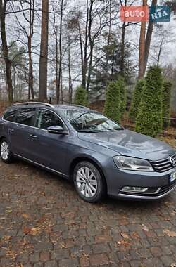 Универсал Volkswagen Passat 2012 в Стебнику