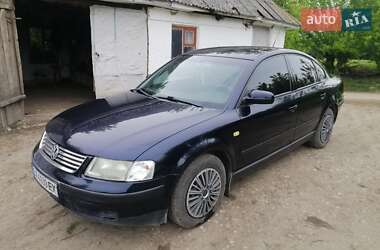 Седан Volkswagen Passat 1999 в Волочиске