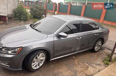 Седан Volkswagen Passat 2017 в Одессе