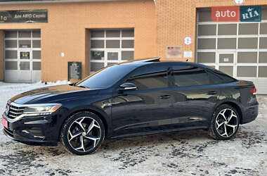 Седан Volkswagen Passat 2020 в Луцьку