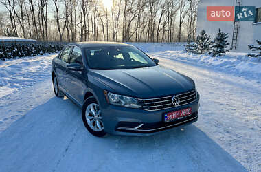Седан Volkswagen Passat 2017 в Луцке
