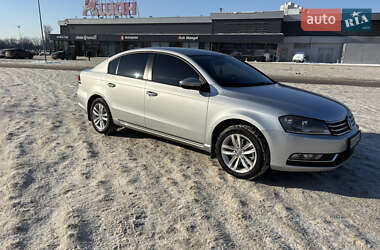 Седан Volkswagen Passat 2011 в Києві