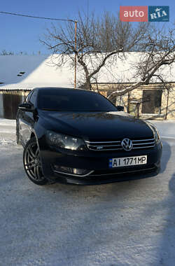 Седан Volkswagen Passat 2012 в Киеве