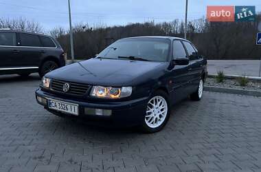 Седан Volkswagen Passat 1996 в Черкасах