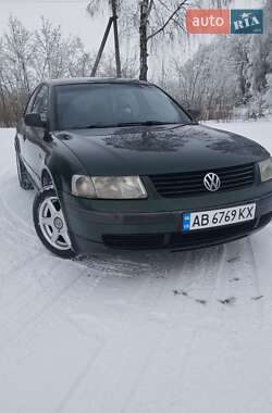 Седан Volkswagen Passat 1997 в Немирові