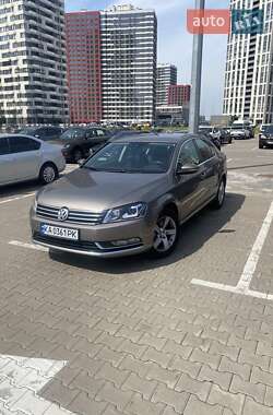 Седан Volkswagen Passat 2011 в Києві