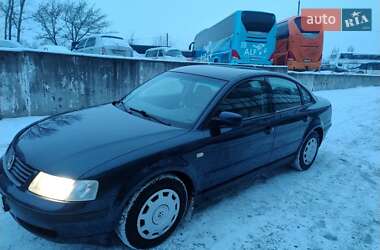 Седан Volkswagen Passat 1999 в Києві