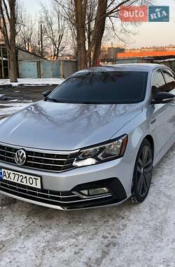 Седан Volkswagen Passat 2016 в Харькове