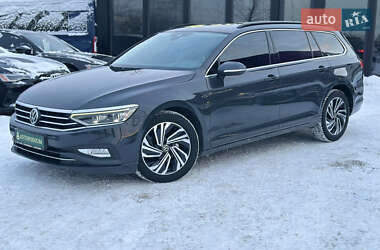 Универсал Volkswagen Passat 2020 в Киеве