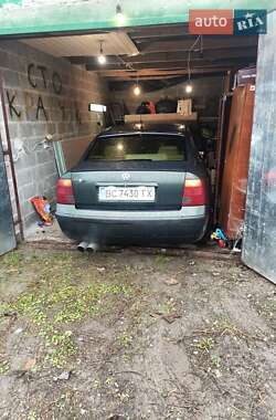 Седан Volkswagen Passat 1996 в Львове