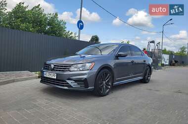 Седан Volkswagen Passat 2016 в Днепре