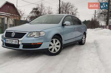 Седан Volkswagen Passat 2005 в Коростене