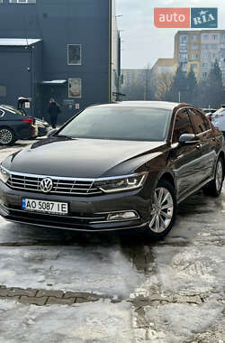 Седан Volkswagen Passat 2017 в Ужгороді
