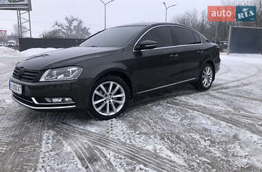 Седан Volkswagen Passat 2014 в Киеве