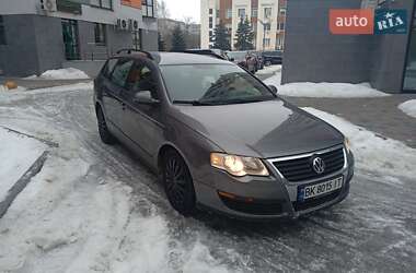 Універсал Volkswagen Passat 2006 в Маневичах