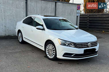 Седан Volkswagen Passat 2015 в Киеве