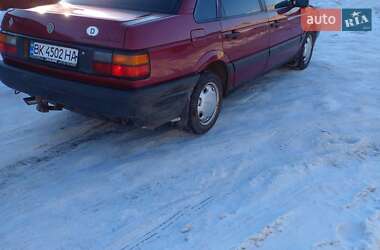 Седан Volkswagen Passat 1989 в Ровно