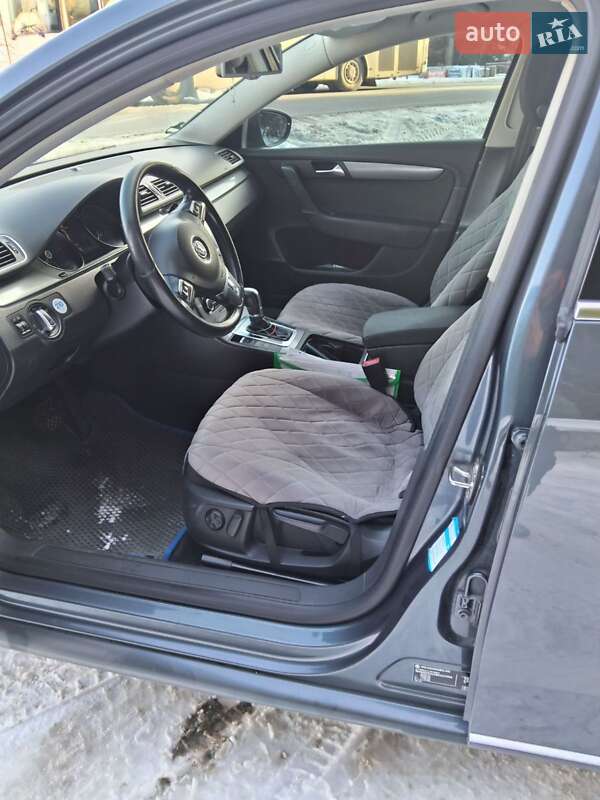 Универсал Volkswagen Passat 2011 в Яремче