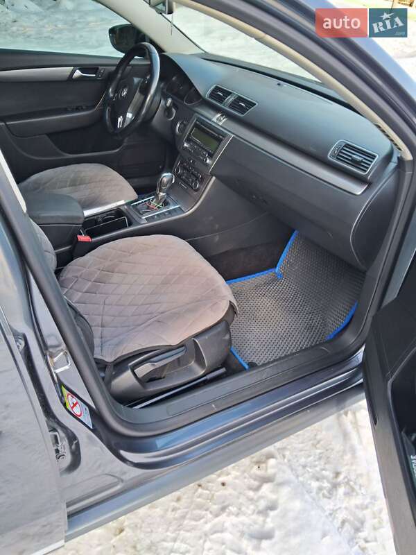 Универсал Volkswagen Passat 2011 в Яремче