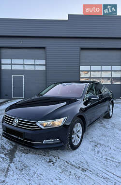 Седан Volkswagen Passat 2018 в Вараше
