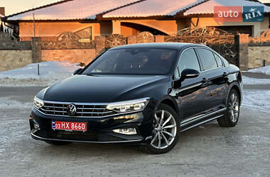 Седан Volkswagen Passat 2021 в Ровно