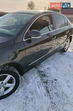 Седан Volkswagen Passat 2006 в Радехове