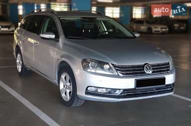 Универсал Volkswagen Passat 2011 в Коростене