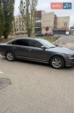 Седан Volkswagen Passat 2016 в Києві