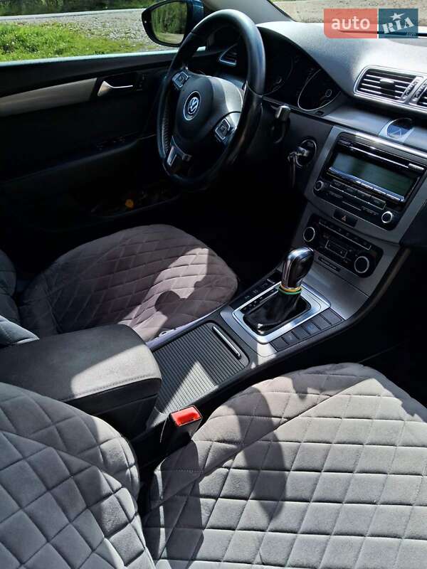 Универсал Volkswagen Passat 2011 в Яремче