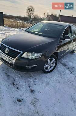 Седан Volkswagen Passat 2006 в Радехові