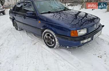 Седан Volkswagen Passat 1989 в Немирові