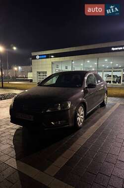 Седан Volkswagen Passat 2011 в Мукачевому