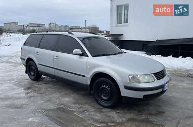 Универсал Volkswagen Passat 1998 в Вараше
