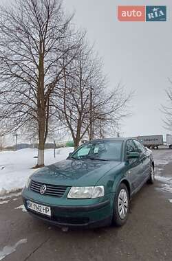 Седан Volkswagen Passat 1999 в Дубровице