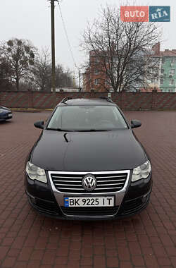 Універсал Volkswagen Passat 2008 в Рівному