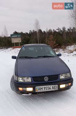 Седан Volkswagen Passat 1995 в Березному