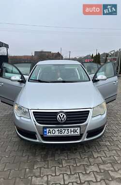 Седан Volkswagen Passat 2005 в Ужгороді