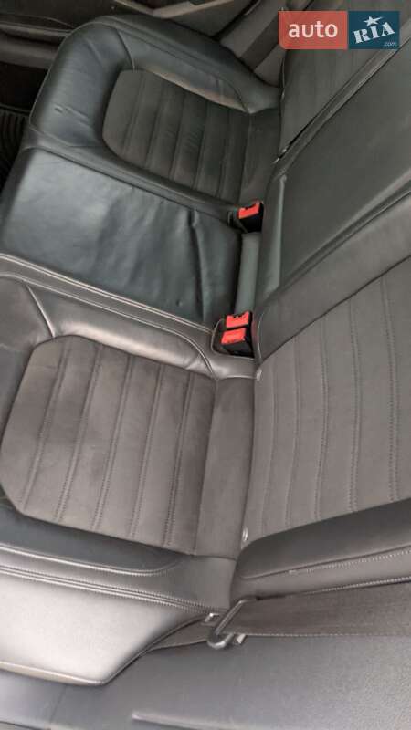 Седан Volkswagen Passat 2015 в Львове