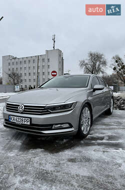 Седан Volkswagen Passat 2014 в Киеве