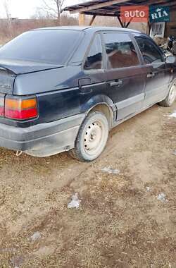 Седан Volkswagen Passat 1992 в Вижнице