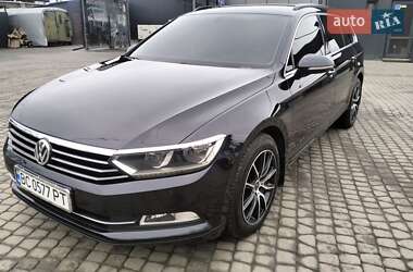 Універсал Volkswagen Passat 2015 в Львові