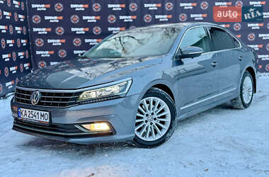 Седан Volkswagen Passat 2016 в Києві